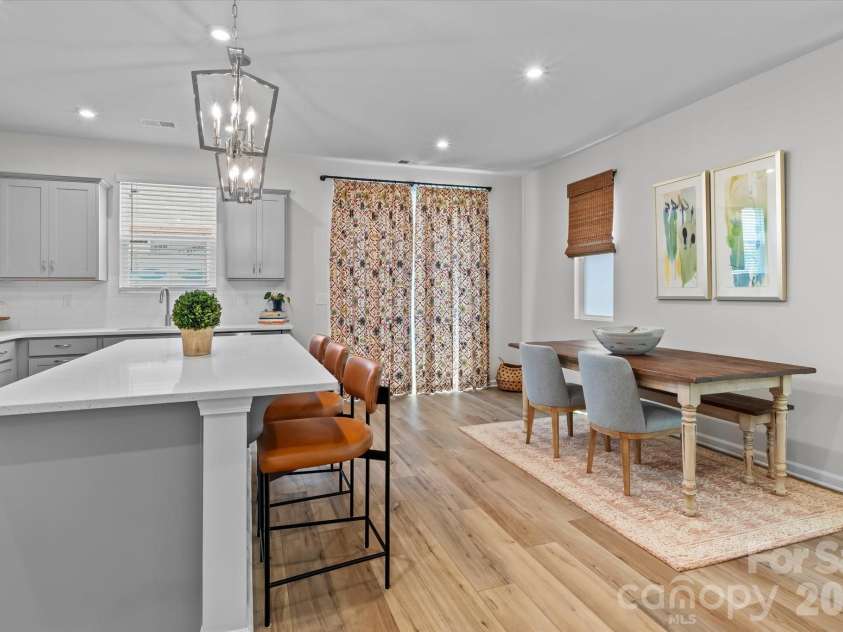 8122 Downy Oak Lane, Charlotte, NC 28269.  MLS# CAR4394900, YatesRealty ID 36945. Kitchen and dining