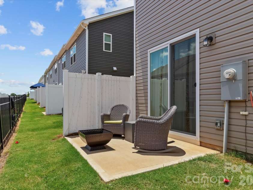 8122 Downy Oak Lane, Charlotte, NC 28269.  MLS# CAR4394900, YatesRealty ID 36945. Private Patio