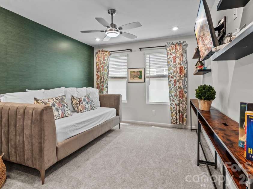 8122 Downy Oak Lane, Charlotte, NC 28269.  MLS# CAR4394900, YatesRealty ID 36945. Versatile Loft/flex space with ceiling fan