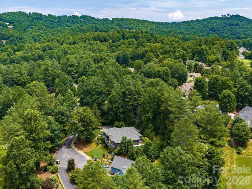 1071 Linkside Drive, Hendersonville, NC 28739.  MLS# CAR4400634, YatesRealty ID 36946. 