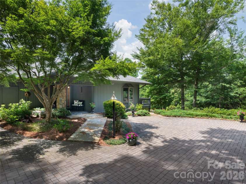 1071 Linkside Drive, Hendersonville, NC 28739.  MLS# CAR4400634, YatesRealty ID 36946. Elegantly landscaped entry way