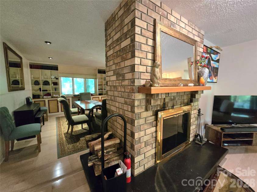 18 Rollingwood Road, Asheville, NC 28805.  MLS# CAR4401811, YatesRealty ID 36947. 