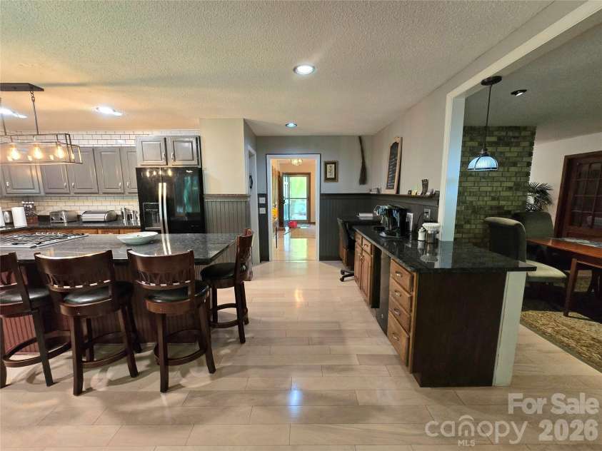 18 Rollingwood Road, Asheville, NC 28805.  MLS# CAR4401811, YatesRealty ID 36947. 