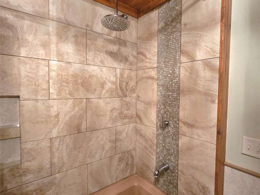 18 Rollingwood Road, Asheville, NC 28805.  MLS# CAR4401811, YatesRealty ID 36947. 