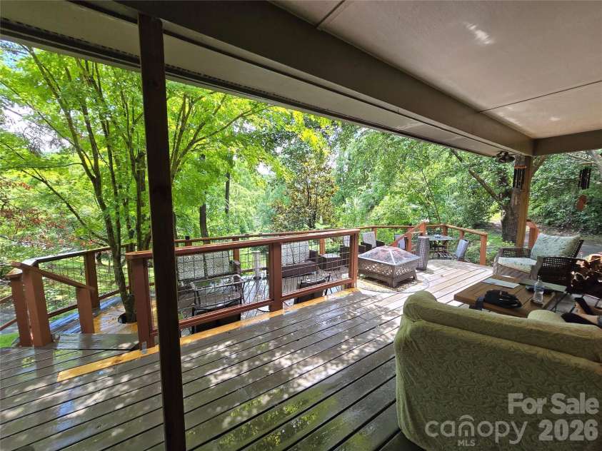 18 Rollingwood Road, Asheville, NC 28805.  MLS# CAR4401811, YatesRealty ID 36947. 