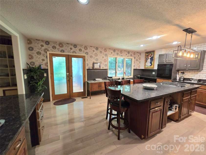 18 Rollingwood Road, Asheville, NC 28805.  MLS# CAR4401811, YatesRealty ID 36947. 