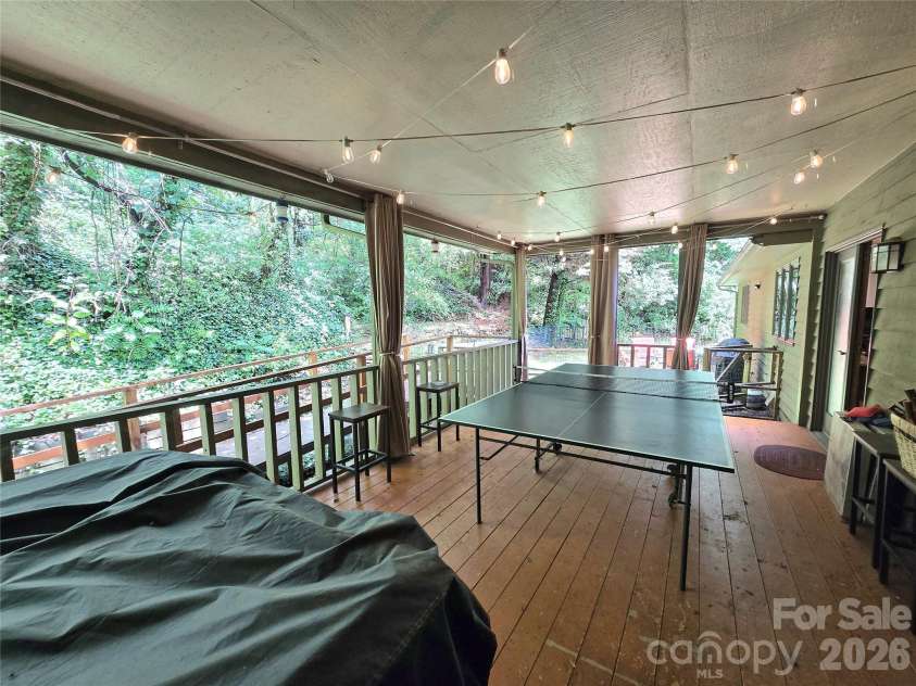18 Rollingwood Road, Asheville, NC 28805.  MLS# CAR4401811, YatesRealty ID 36947. 