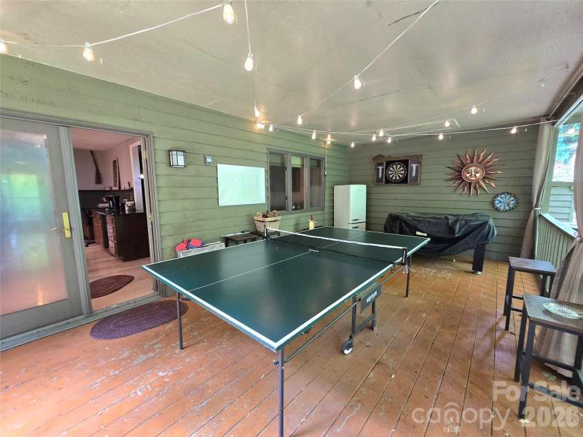 18 Rollingwood Road, Asheville, NC 28805.  MLS# CAR4401811, YatesRealty ID 36947. 