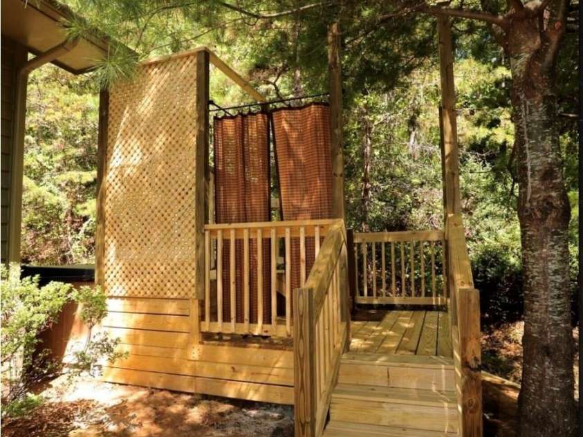 18 Rollingwood Road, Asheville, NC 28805.  MLS# CAR4401811, YatesRealty ID 36947. Charming outside features