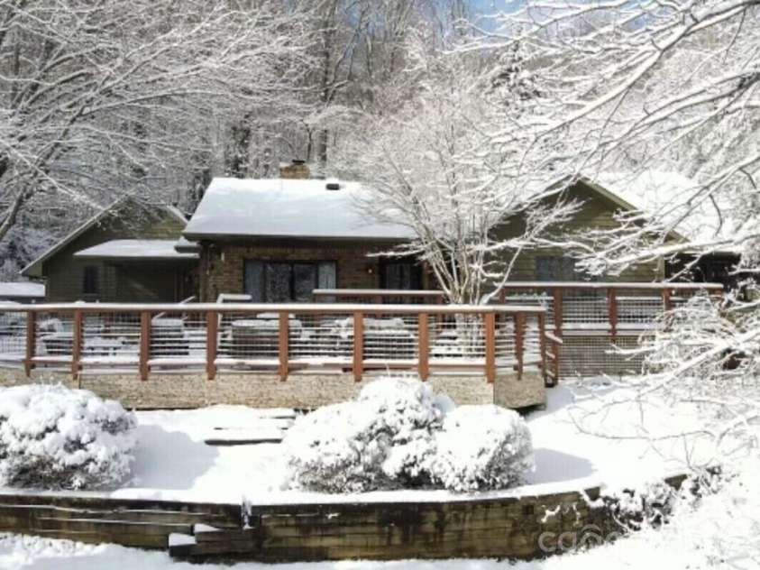18 Rollingwood Road, Asheville, NC 28805.  MLS# CAR4401811, YatesRealty ID 36947. Picture Book!