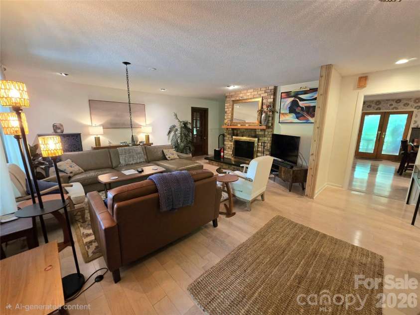 18 Rollingwood Road, Asheville, NC 28805.  MLS# CAR4401811, YatesRealty ID 36947. Spacious entry