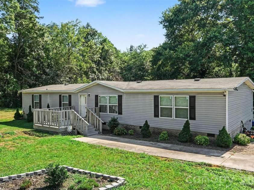 2246 Emerald Mine Road, Shelby, NC 28152.  MLS# CAR4400942, YatesRealty ID 36948. Spacious front deck