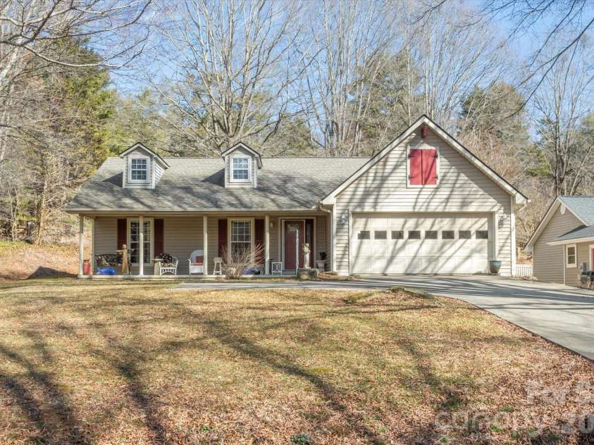 2625 Middleton Circle, Hendersonville, NC 28791.  MLS# CAR4346710, YatesRealty ID 3695. 