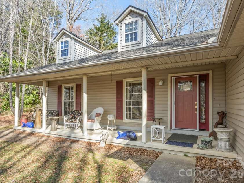2625 Middleton Circle, Hendersonville, NC 28791.  MLS# CAR4346710, YatesRealty ID 3695. 