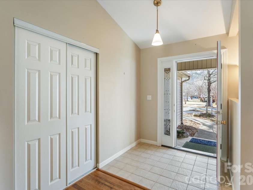 2625 Middleton Circle, Hendersonville, NC 28791.  MLS# CAR4346710, YatesRealty ID 3695. 