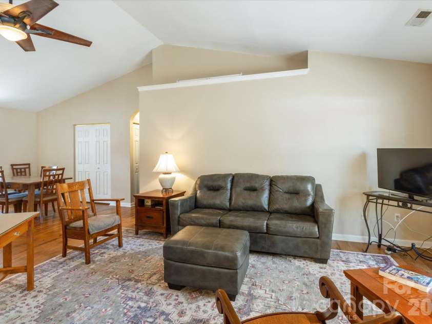 2625 Middleton Circle, Hendersonville, NC 28791.  MLS# CAR4346710, YatesRealty ID 3695. 