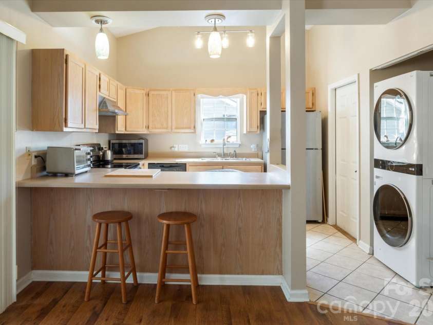 2625 Middleton Circle, Hendersonville, NC 28791.  MLS# CAR4346710, YatesRealty ID 3695. 