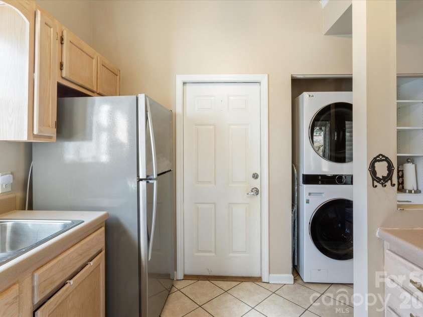 2625 Middleton Circle, Hendersonville, NC 28791.  MLS# CAR4346710, YatesRealty ID 3695. 
