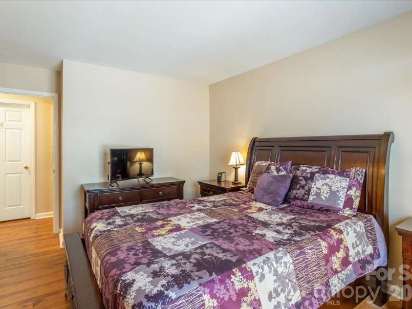 2625 Middleton Circle, Hendersonville, NC 28791.  MLS# CAR4346710, YatesRealty ID 3695. 