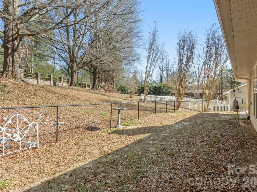 2625 Middleton Circle, Hendersonville, NC 28791.  MLS# CAR4346710, YatesRealty ID 3695. 