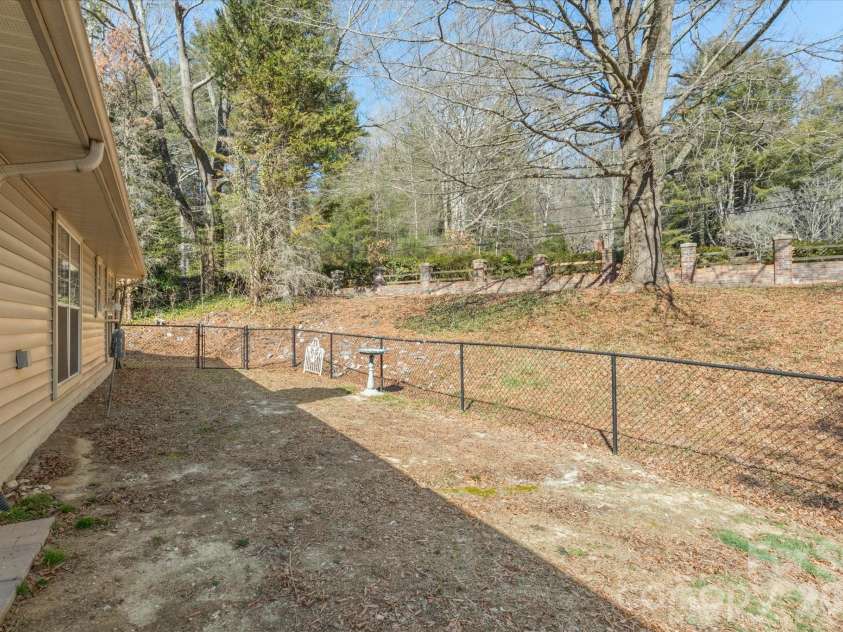 2625 Middleton Circle, Hendersonville, NC 28791.  MLS# CAR4346710, YatesRealty ID 3695. 