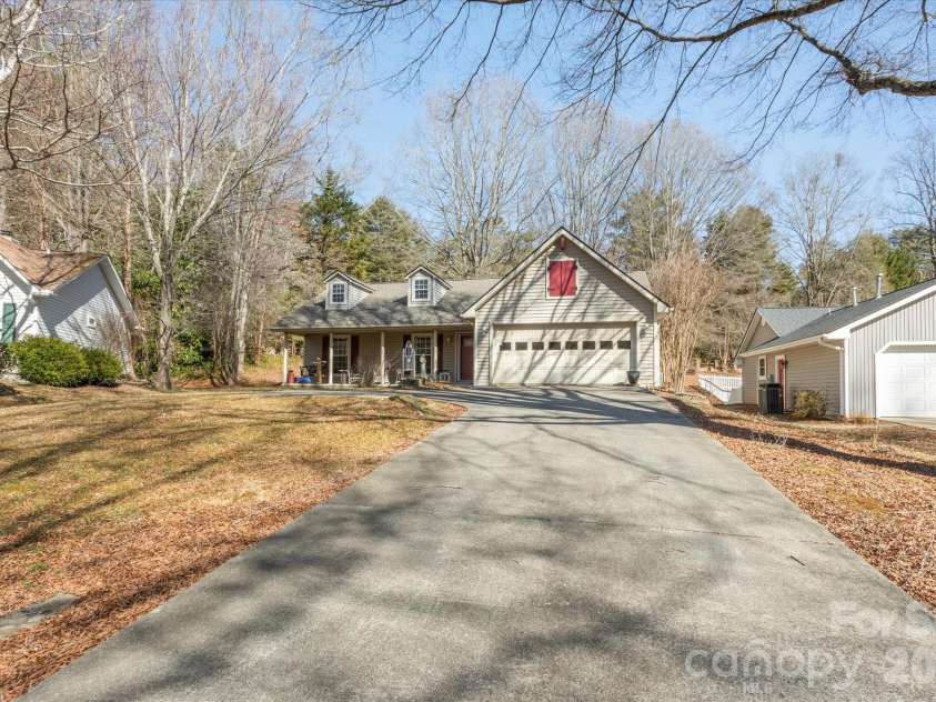2625 Middleton Circle, Hendersonville, NC 28791.  MLS# CAR4346710, YatesRealty ID 3695. 