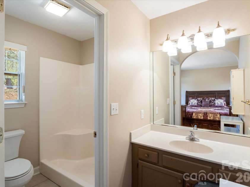 2625 Middleton Circle, Hendersonville, NC 28791.  MLS# CAR4346710, YatesRealty ID 3695. Primary Bath