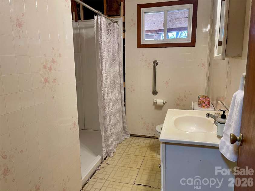 3988 Greenwood Drive, Lenoir, NC 28645.  MLS# CAR4335992, YatesRealty ID 3695. 