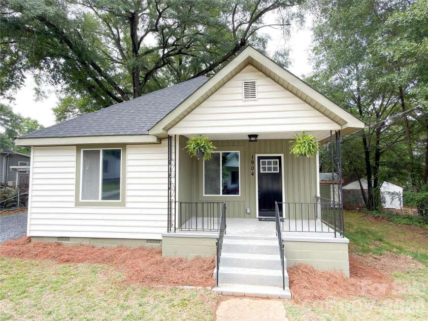 1904 Hemlock Avenue, Gastonia, NC 28054.  MLS# CAR4385499, YatesRealty ID 36950. 