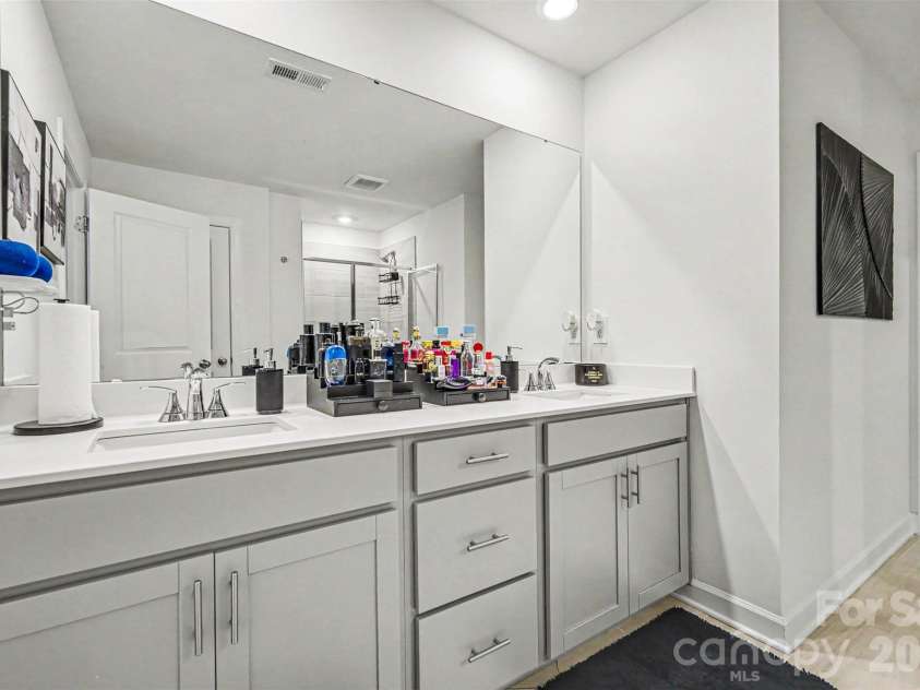 1460 Carthage Drive, Salisbury, NC 28144.  MLS# CAR4403282, YatesRealty ID 36951. 