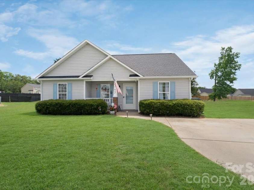 4165 Thomas Sam Drive, Rock Hill, SC 29732.  MLS# CAR4396337, YatesRealty ID 36952. 