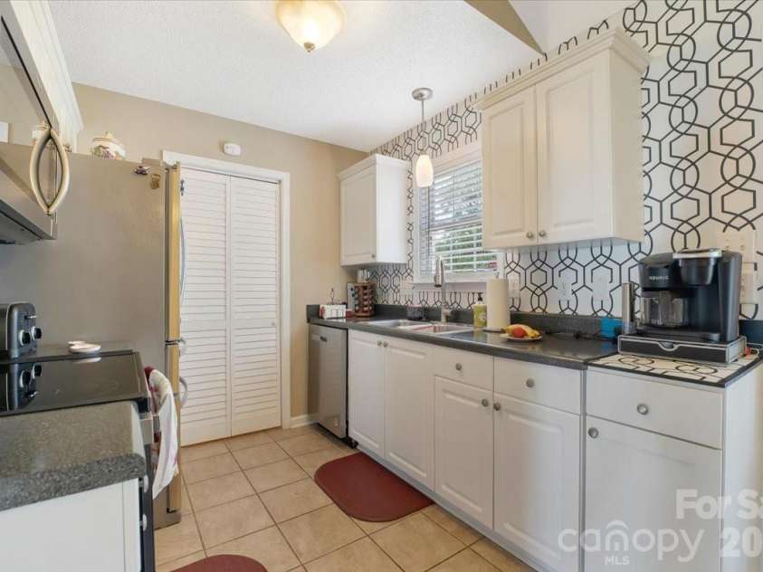 4165 Thomas Sam Drive, Rock Hill, SC 29732.  MLS# CAR4396337, YatesRealty ID 36952. 