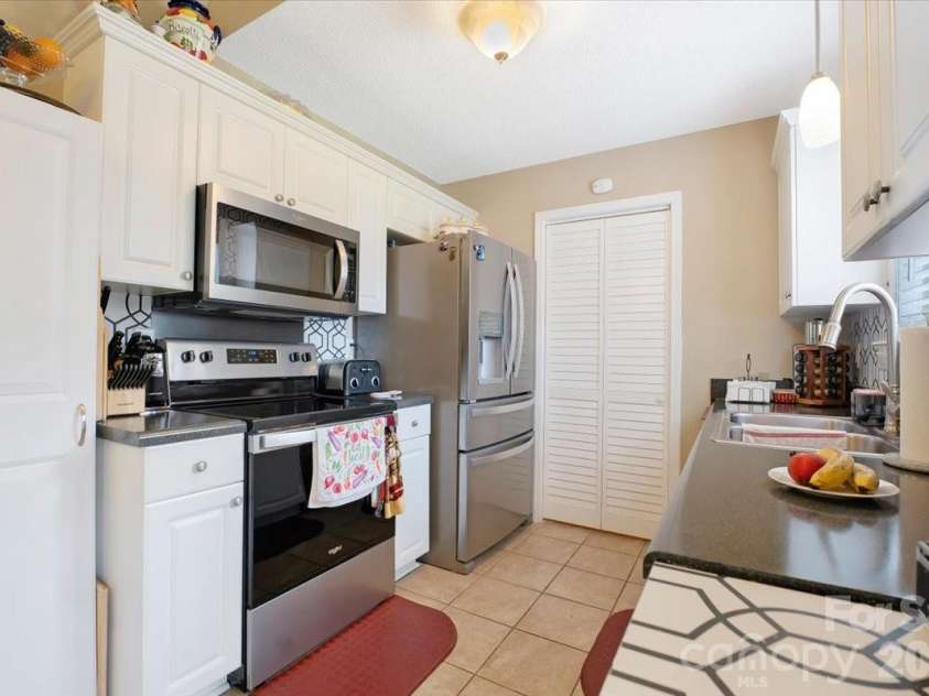 4165 Thomas Sam Drive, Rock Hill, SC 29732.  MLS# CAR4396337, YatesRealty ID 36952. 