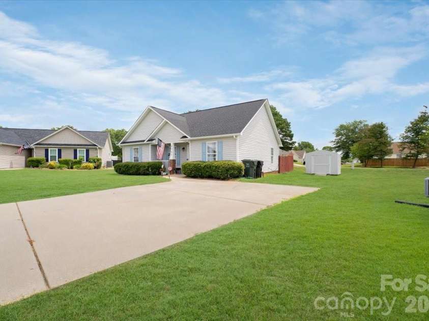 4165 Thomas Sam Drive, Rock Hill, SC 29732.  MLS# CAR4396337, YatesRealty ID 36952. 