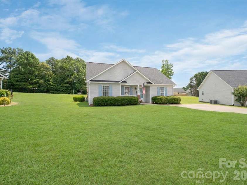 4165 Thomas Sam Drive, Rock Hill, SC 29732.  MLS# CAR4396337, YatesRealty ID 36952. 