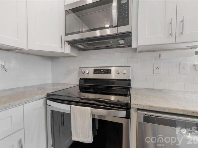 500 Katonah Avenue, Charlotte, NC 28208.  MLS# CAR4394042, YatesRealty ID 36953. 