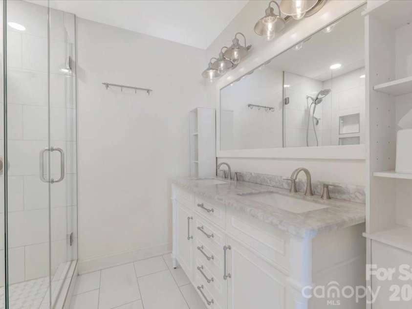 500 Katonah Avenue, Charlotte, NC 28208.  MLS# CAR4394042, YatesRealty ID 36953. 