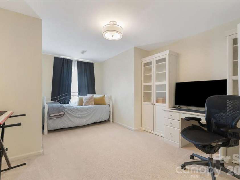500 Katonah Avenue, Charlotte, NC 28208.  MLS# CAR4394042, YatesRealty ID 36953. 
