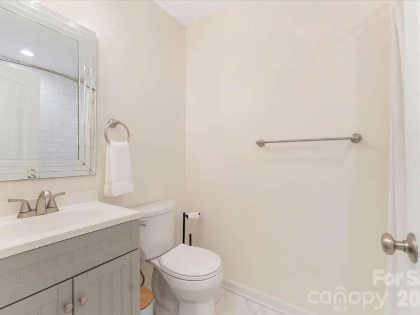 500 Katonah Avenue, Charlotte, NC 28208.  MLS# CAR4394042, YatesRealty ID 36953. 