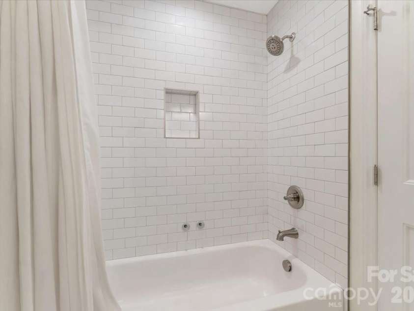 500 Katonah Avenue, Charlotte, NC 28208.  MLS# CAR4394042, YatesRealty ID 36953. 