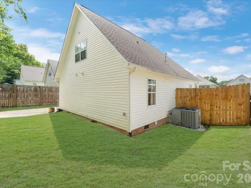 500 Katonah Avenue, Charlotte, NC 28208.  MLS# CAR4394042, YatesRealty ID 36953. 