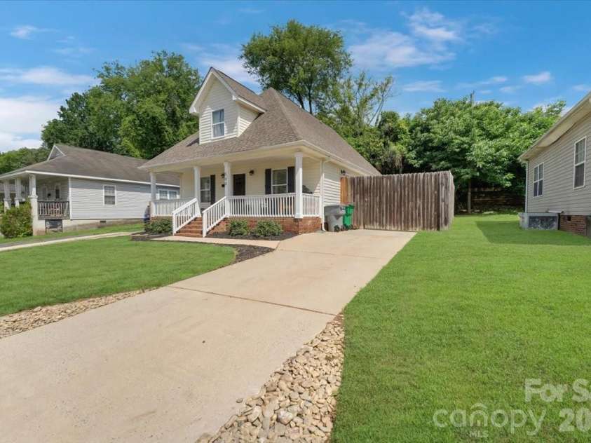 500 Katonah Avenue, Charlotte, NC 28208.  MLS# CAR4394042, YatesRealty ID 36953. 