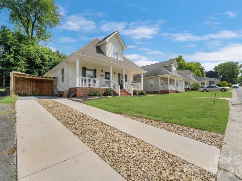 500 Katonah Avenue, Charlotte, NC 28208.  MLS# CAR4394042, YatesRealty ID 36953. 