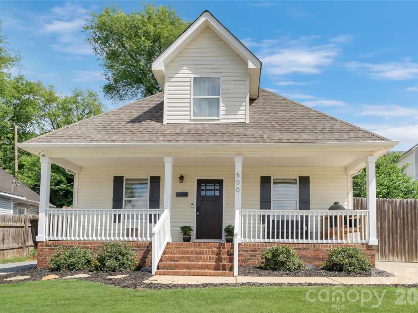 500 Katonah Avenue, Charlotte, NC 28208.  MLS# CAR4394042, YatesRealty ID 36953. 