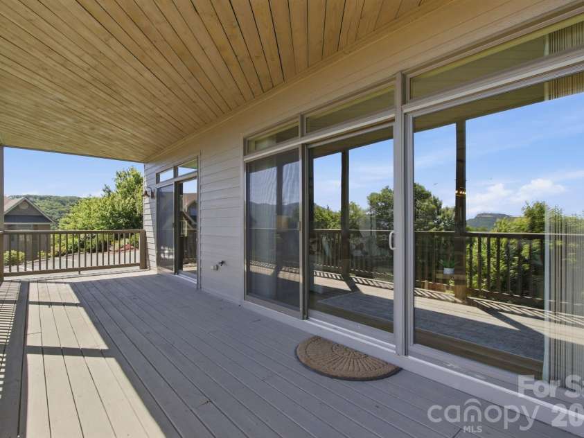 314 Ridgeline Mountain, Banner Elk, NC 28604.  MLS# CAR4400204, YatesRealty ID 36957. Deck View
