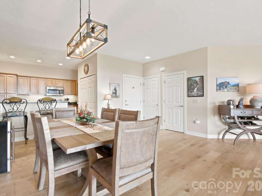 314 Ridgeline Mountain, Banner Elk, NC 28604.  MLS# CAR4400204, YatesRealty ID 36957. Dining Area
