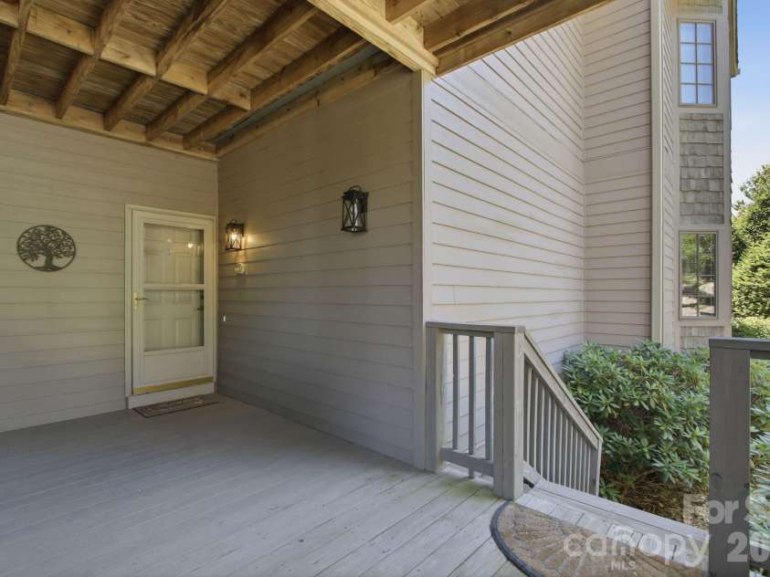 314 Ridgeline Mountain, Banner Elk, NC 28604.  MLS# CAR4400204, YatesRealty ID 36957. Front Door