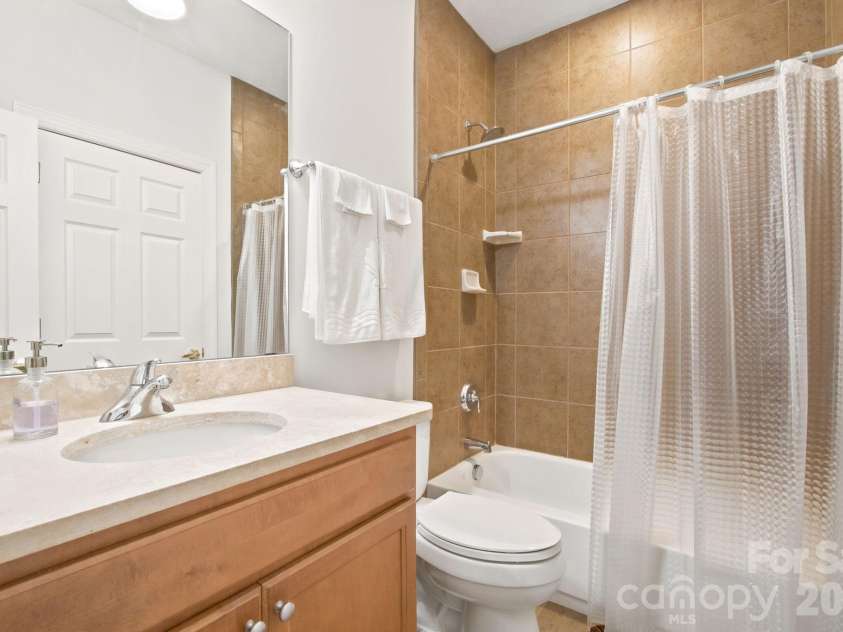 314 Ridgeline Mountain, Banner Elk, NC 28604.  MLS# CAR4400204, YatesRealty ID 36957. Guest Bathroom
