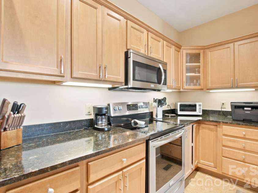 314 Ridgeline Mountain, Banner Elk, NC 28604.  MLS# CAR4400204, YatesRealty ID 36957. Kitchen