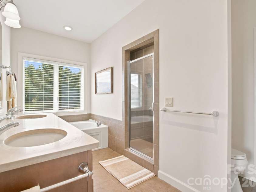 314 Ridgeline Mountain, Banner Elk, NC 28604.  MLS# CAR4400204, YatesRealty ID 36957. Primary Bathroom